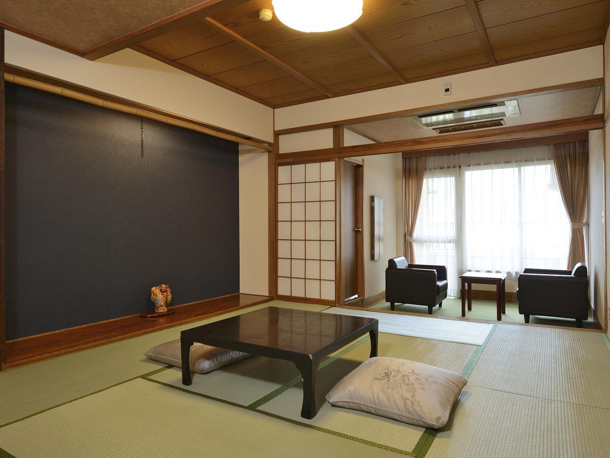 Riverside Uedakan Ryokan 3*